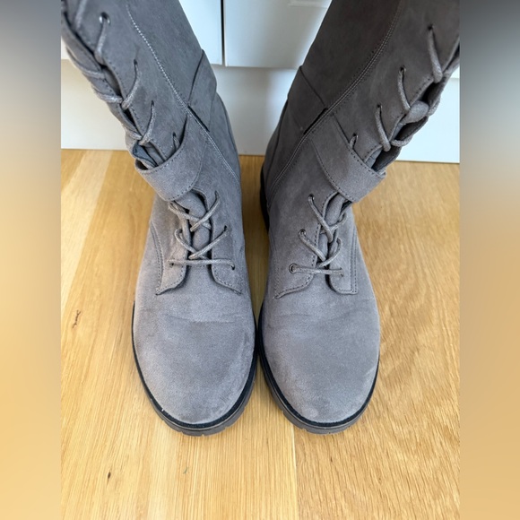 Lace up gray boot - Picture 2 of 11